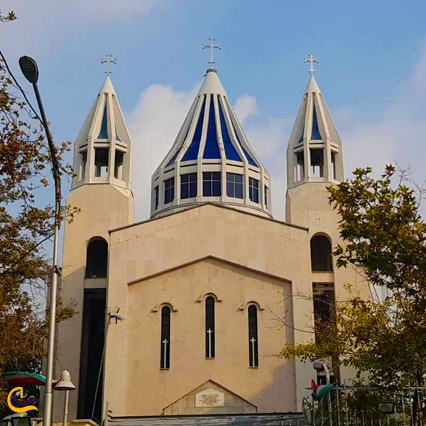 عکس کلیسای سرکیس مقدس تهران در فصل پاییز