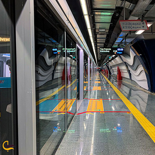 عکس ایستگاه خط مترو M8 در استانبول