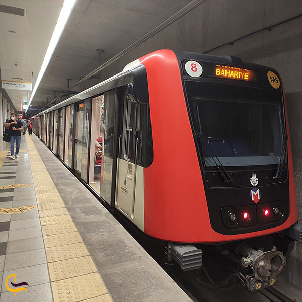 عکس ایستگاه خط مترو M8 در استانبول