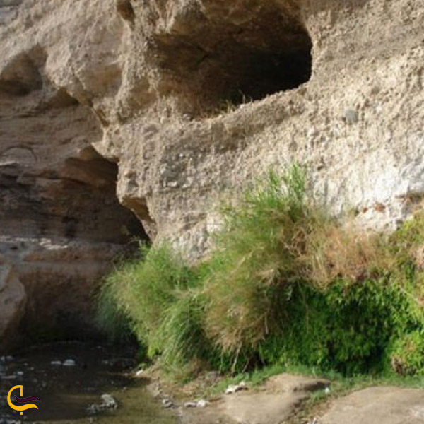 تصویری از روستا و غار لادیز