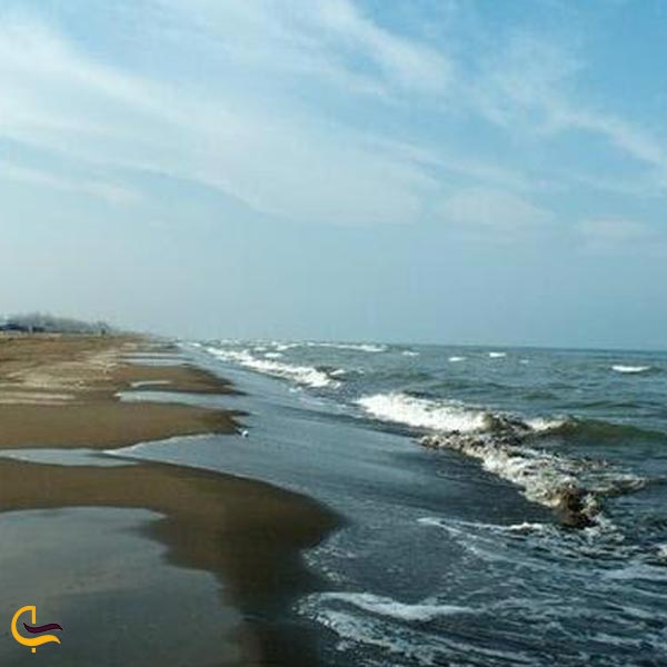 تصویری از ساحل چمخاله در گیلان