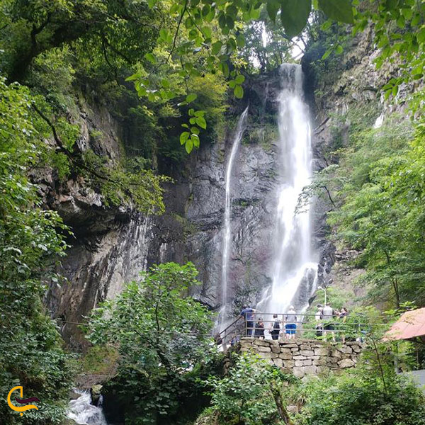 عکس آبشار ماخونتستی در باتومی 