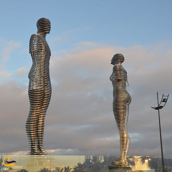 عکس مجسمه‌های علی و نینو در باتومی