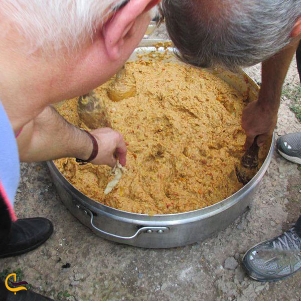عکس غذای سنتی یخنی لوبیا و گوشت در اصفهان