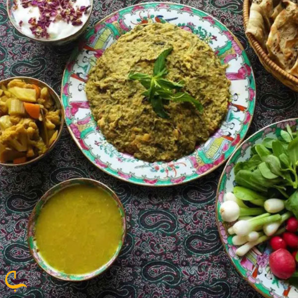 عکس غذای سنتی یخنی لوبیا و گوشت در اصفهان