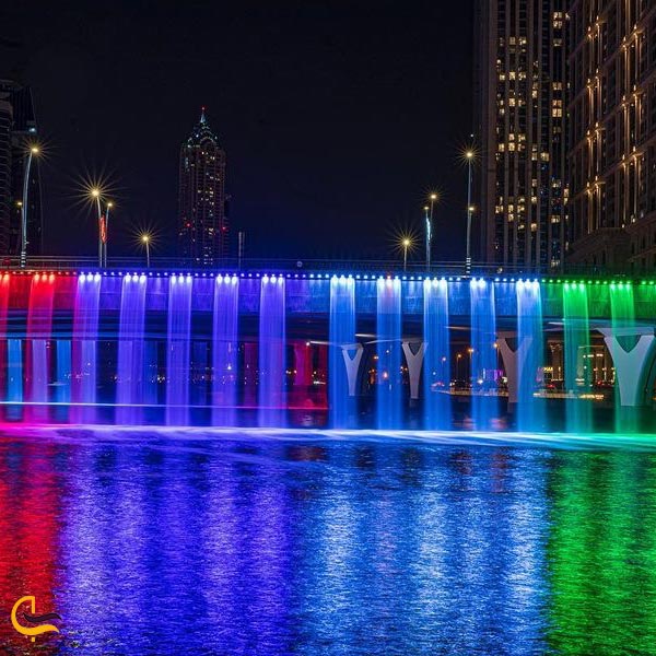 تصویری از تماشای آبشار آبی در اتوبان شیخ زاید