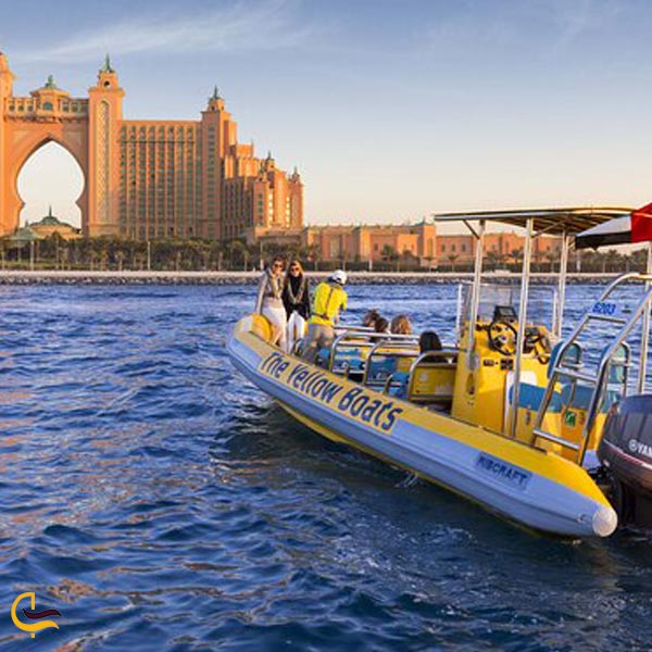 تصویری از قایق سواری در دبی