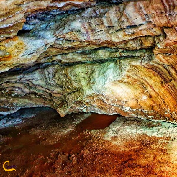 تصویری از غار نمکدان قشم