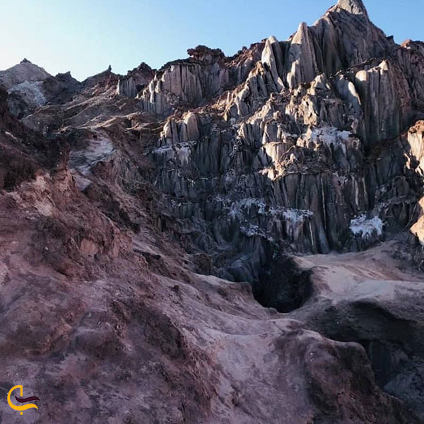 عکس غار الهه نمک فیروزه‌ای در قشم