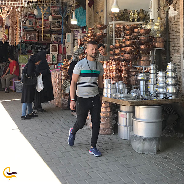 عکس خرید سوغات قزوین در بازار قزوین