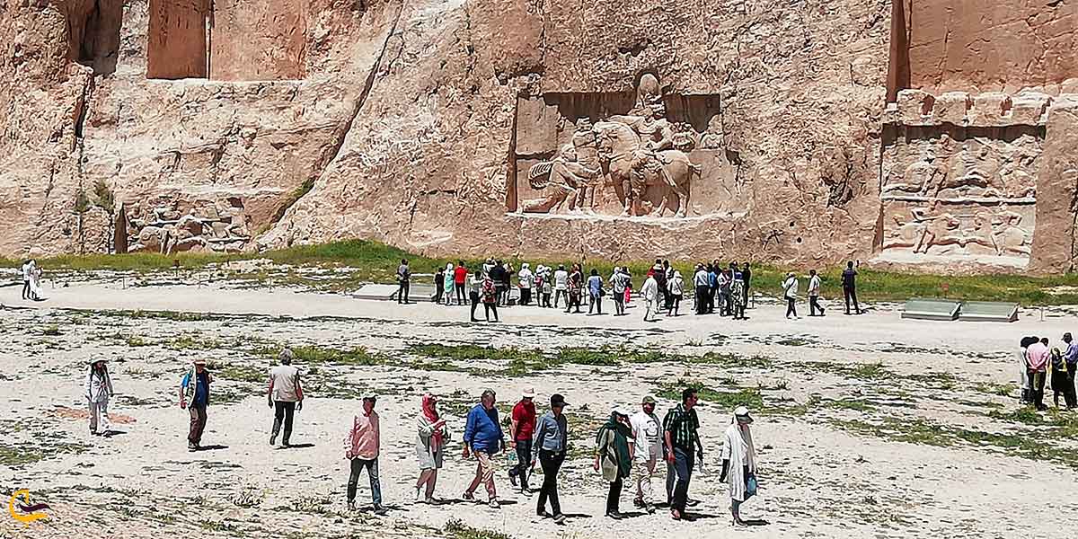 عکس نرخ ورودی و ساعت بازدید مجموعه نقش رستم