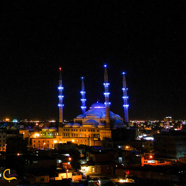 عکس نورپردازی مسجد مکی زاهدان در شب