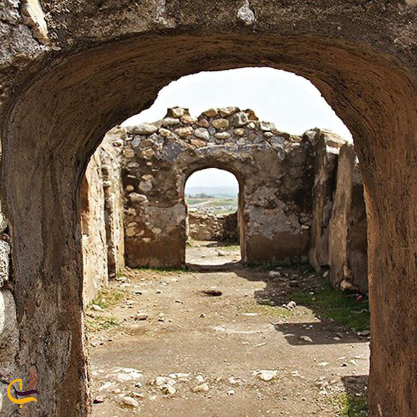 عکس قلعه هزار درب از جاذبه های گردشگری ایلام