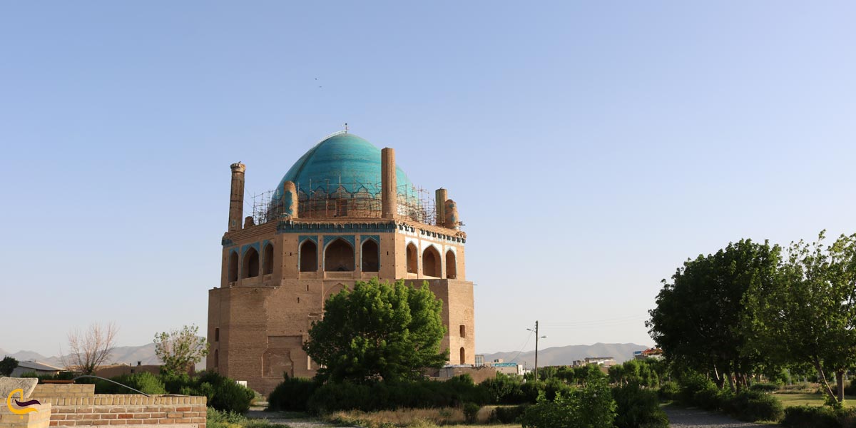 گنبد سلطانیه یکی از بناهای تاریخی زنجان