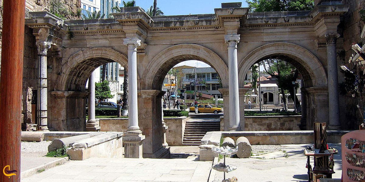 عکس دروازه هادریان آنتالیا