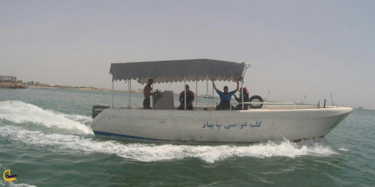 قایق‌سواری،تفریحات سفر نوروزی در چابهار