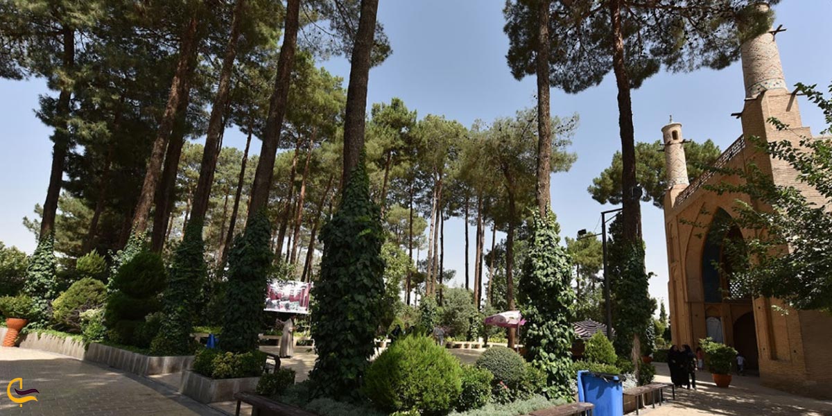 معماری منارجنبان اصفهان