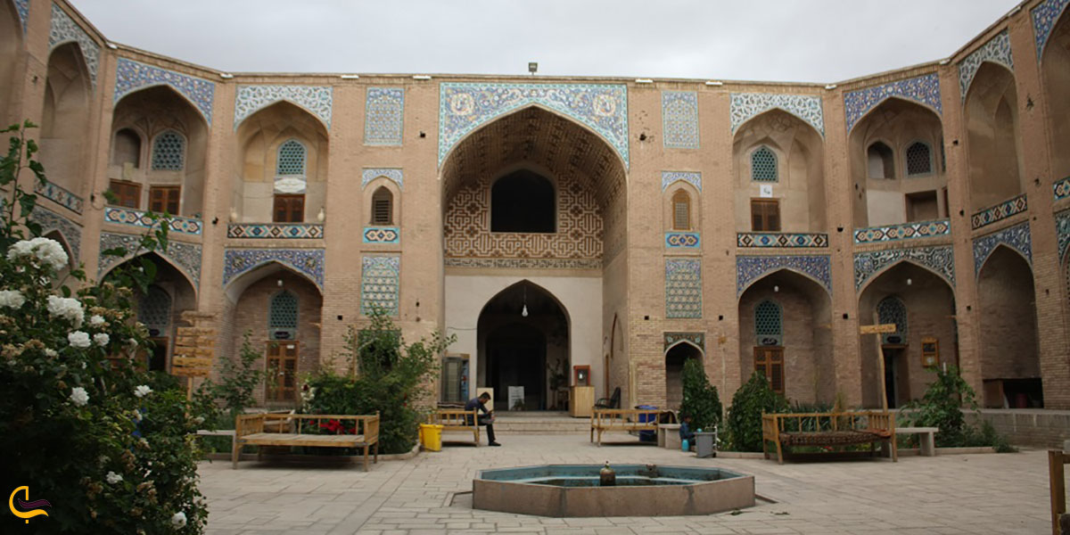 عکس مدرسه کاروانسرا و مسجد گنجعلی  از جاهای دیدنی بازار کرمان
