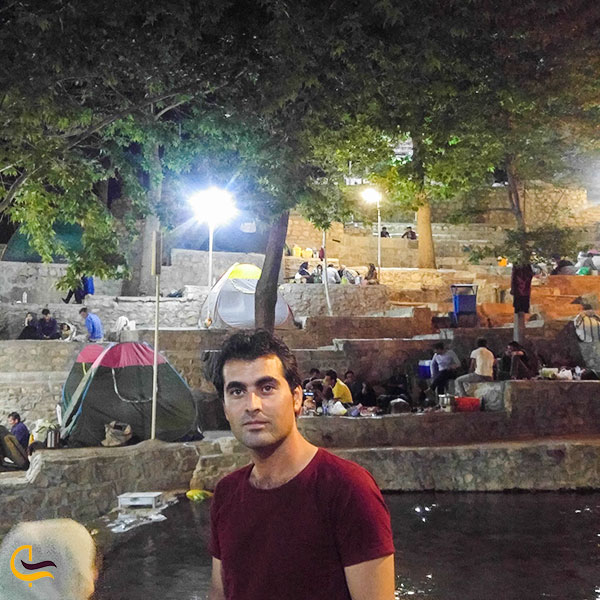 عکس کمپ شبانه کنار آبشار سمیرم اصفهان
