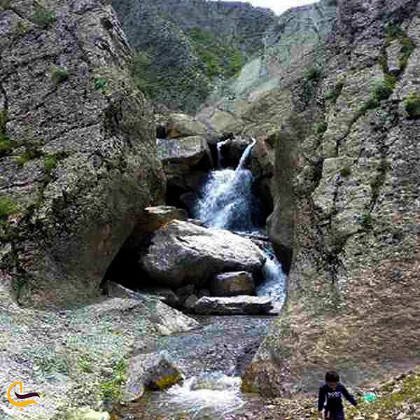 عکس آبشار روستای چرم کهنه (قورکن) از جاهای دیدنی کلات