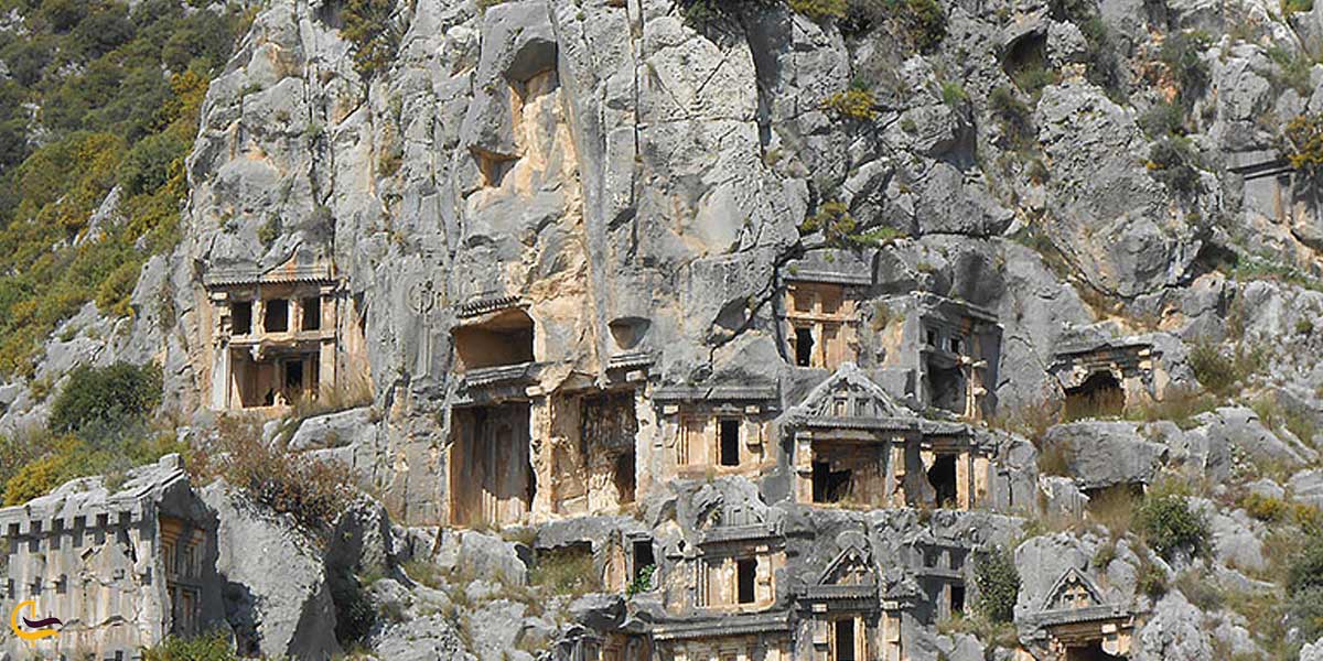 آرامگاه های صخره ای ساریان