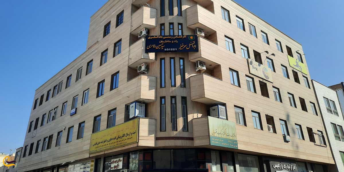 مرکز خرید و اداری پارمیس از مراکز خرید سمنان