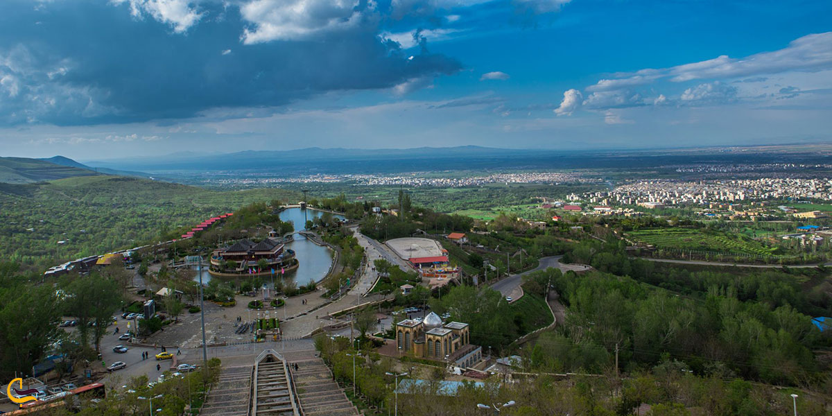 تپه عباس آباد از نمای بالا در روز