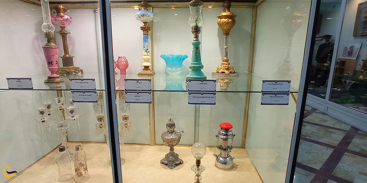عکس ممجموعه آثار شیشه‌‌گرى موزه آستانه مقدسه یکی از موزه های قم