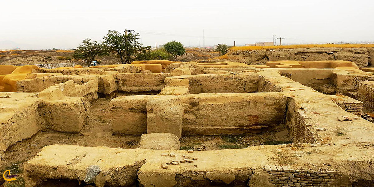 تپه هگمتانه از نمای نزدیک