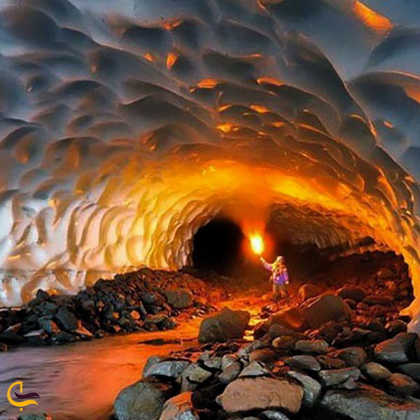عکس غار یخی شیخ علی خان یکی از جاهای دیدنی اطراف شهرکرد