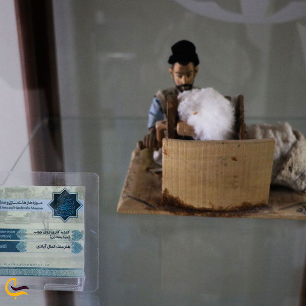عکس موزه صنایع دستی و هنر‌های سنتی قلعه وکیل اراک (عمارت کلاه فرنگی) یکی از موزه های اراک