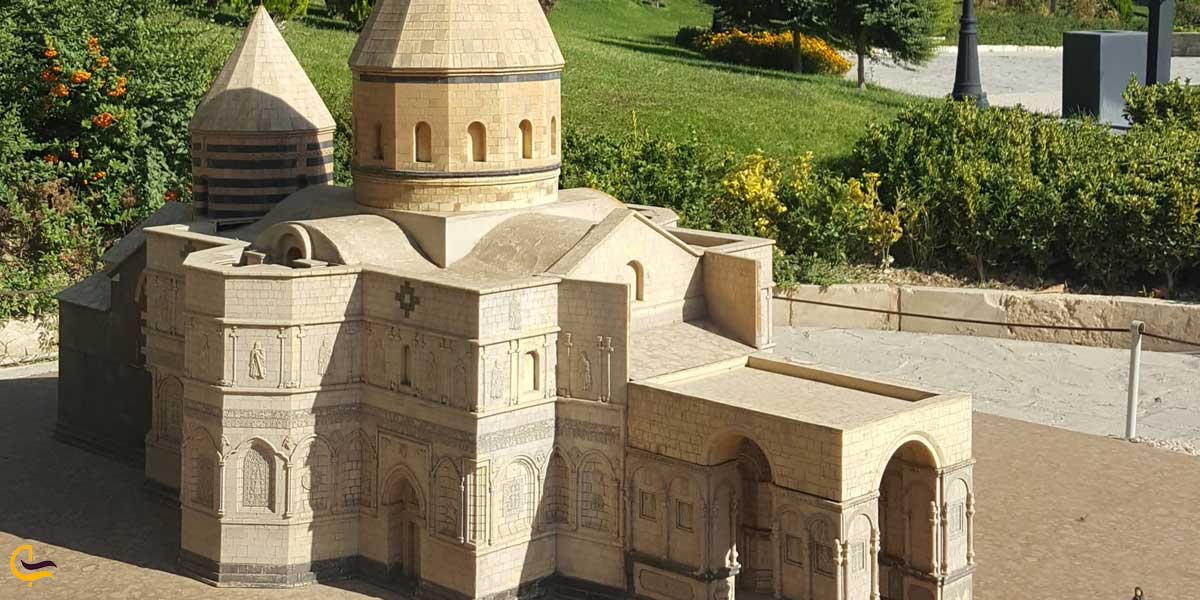 کلیساهای ارمنی در باغ موزه مینیاتور
