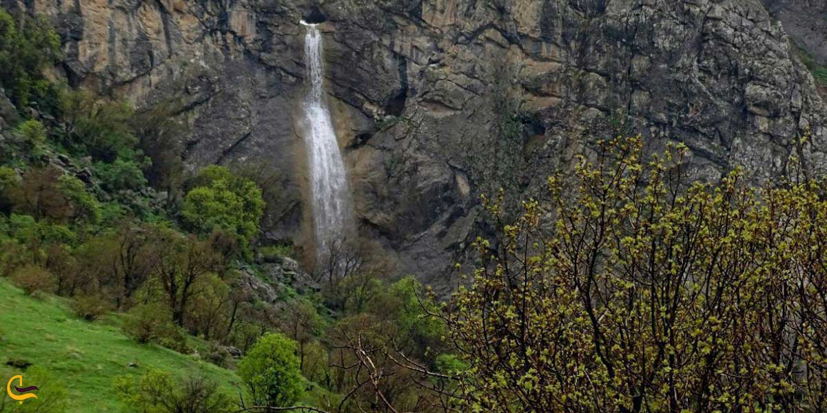 آبشار گویله از جاهای دیدنی اطراف سنندج