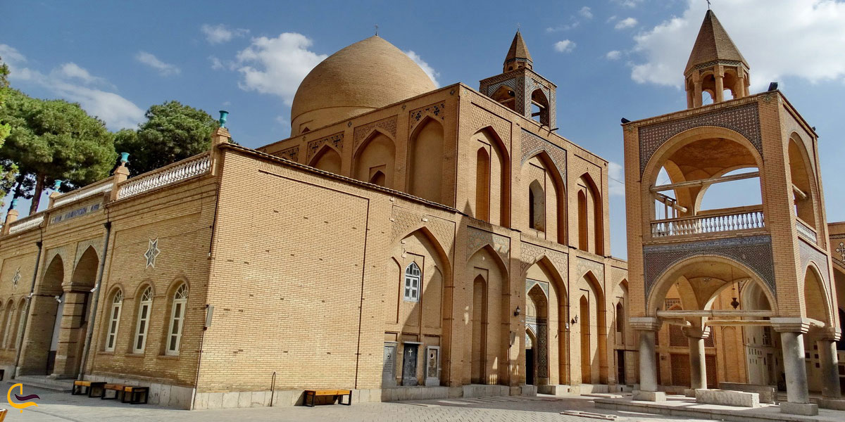 عکس میدان جلفا و کلیسا وانک از جاهای تفریحی اصفهان