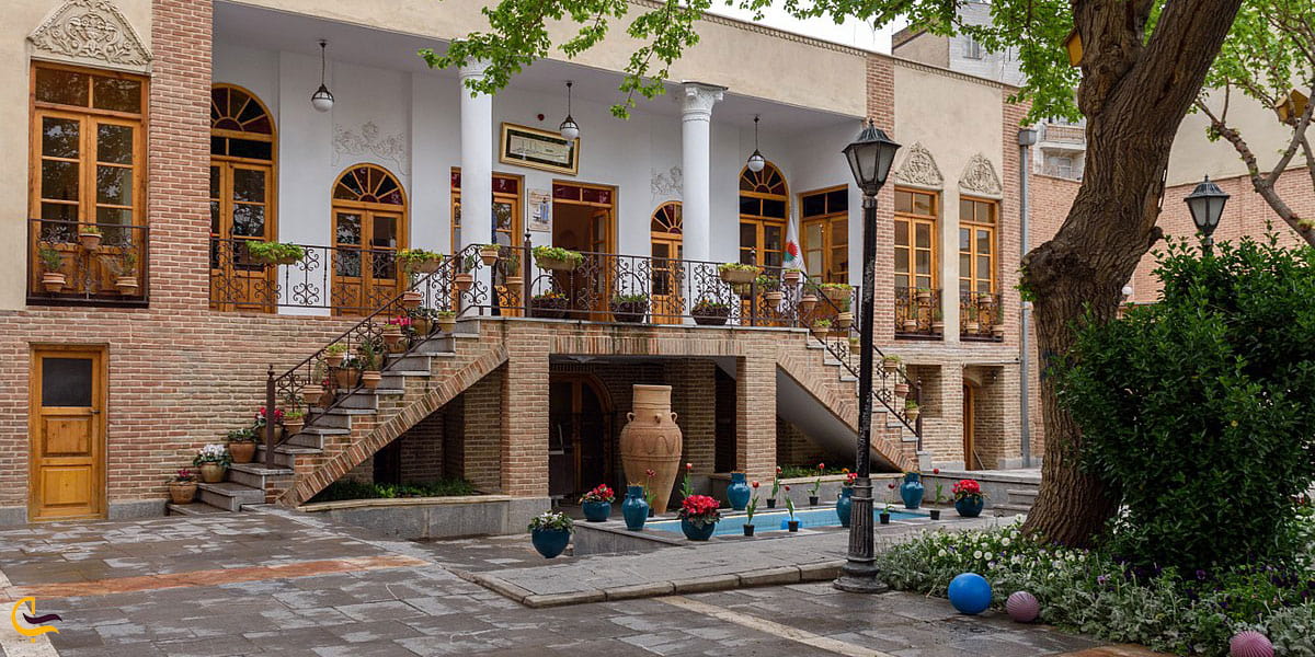 عکس خانه فراغت (عمارت دبیرالملک) از جاهای دیدنی اطراف عمارت مسعودیه تهران