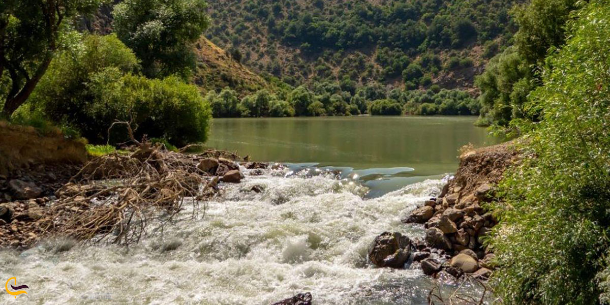 عکس آبشار مارمیشو از جاهای دیدنی اطراف دریاچه مارمیشو ارومیه