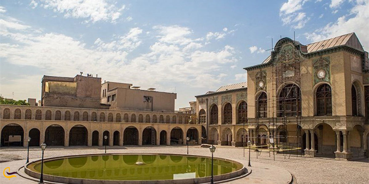 عکس به رگباربستن عمارت مسعودیه در دوره مشروطه