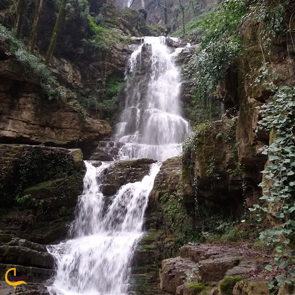 عکس آبشار اوتره ازجاهای دیدنی اطراف آبشار هفت بهشت شفیع آباد