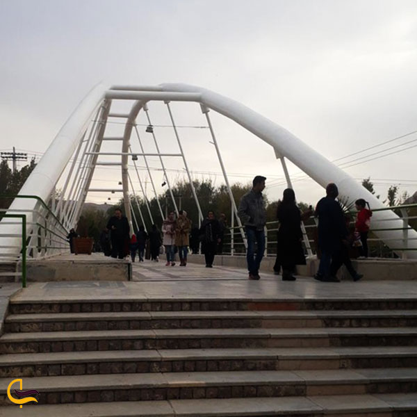 عکس پل‌های پیاده‌روی پارک جنگلی ناژوان از جاهای تفریحی اصفهان