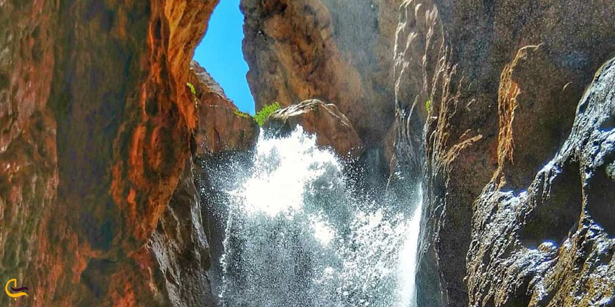 آبشار تنگه داستان