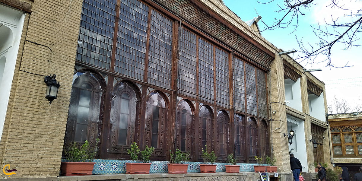 عکس معماری حسینیه امینی ها در قزوین