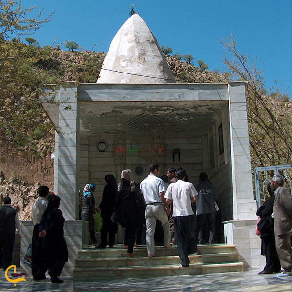 عکس مقبره‌ بابا یادگار از بناهای تاریخی اطراف کرمانشاه