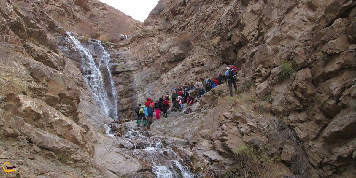 عکس آبشار برگ جهان از جاهای دیدنی نزدیک به غار خمیره