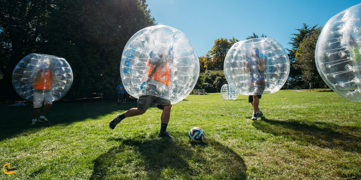 فوتبال حبابی مجموعه تفریحی باغ جوان اصفهان