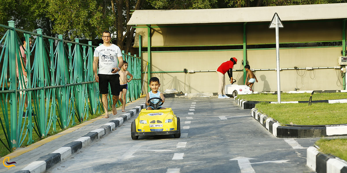 عکس رانندگی کودکان درآکوا پارک قطر 
