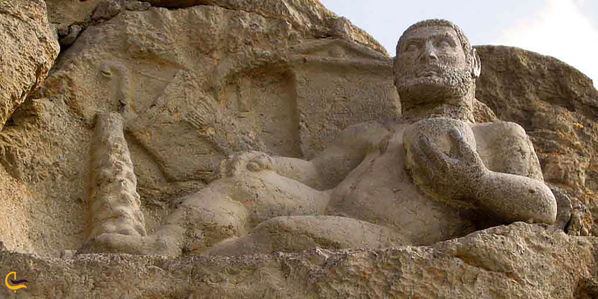 عکس مجسمه هرکول از بناهای تاریخی اطراف کرمانشاه