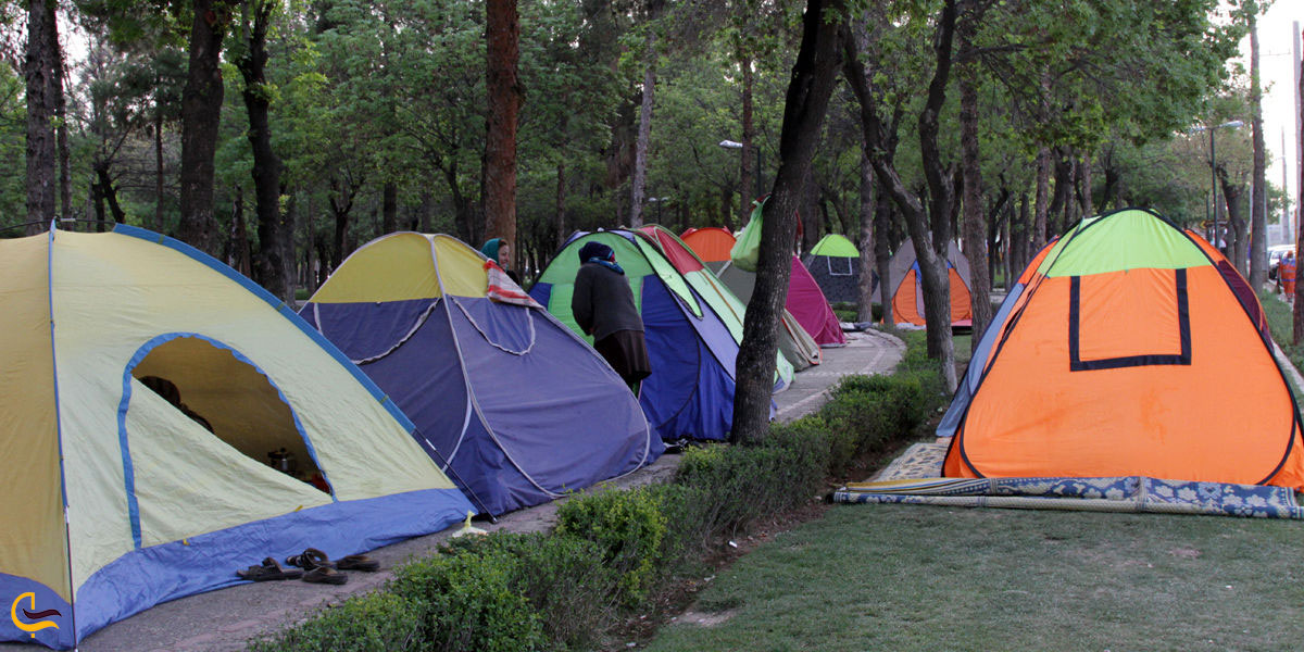 عکس چادرهای مسافرتی در پارک جنگلی طرق مشهد