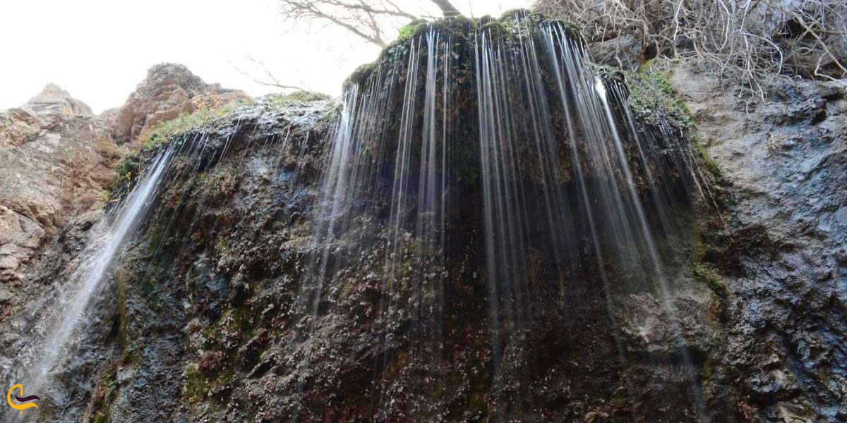 آبشار مزرعه از جاهای گردشگری اطراف اراک