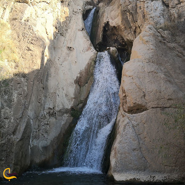 آبشار حصار از جاهای دیدنی اطراف سد درودزن فارس