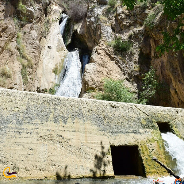 آبشار حصار از جاهای دیدنی اطراف سد درودزن فارس